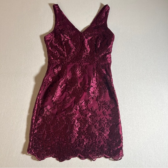 Lulu’s Floral Lace Burgundy Wine Red Sleeveless Cocktail Event Dress Size Medium - Picture 1 of 10